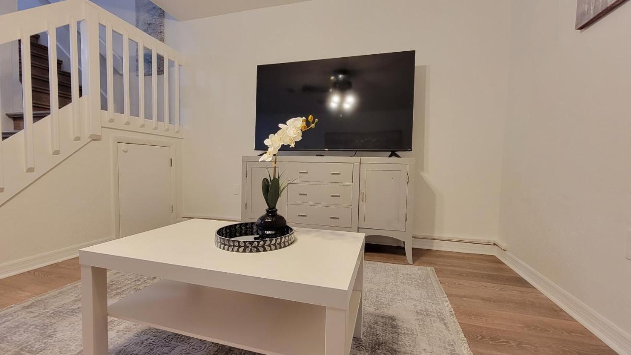 Beautiful Townhouse 2 Bedrooms 1 And A Half Bathrooms Next To Butler Plaza 1 Mile To Uf Gainesville Eksteriør bilde