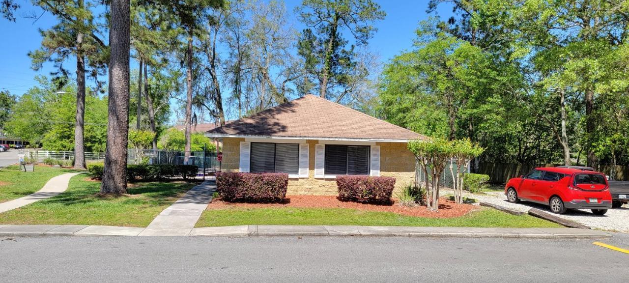 Beautiful Townhouse 2 Bedrooms 1 And A Half Bathrooms Next To Butler Plaza 1 Mile To Uf Gainesville Eksteriør bilde